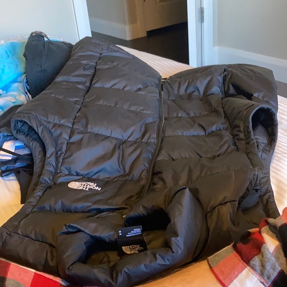 Like new north face puffer vest - Picture 1 of 2